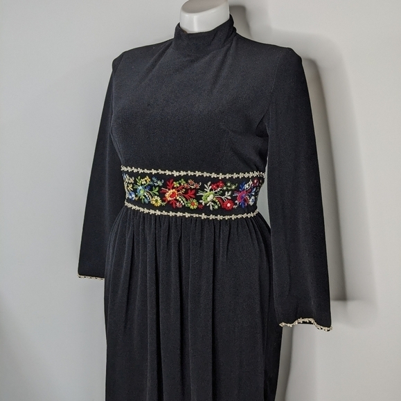 Vintage Lori Till black velvet colorful floral embroidered maxi dress 10/12 - Picture 4 of 11
